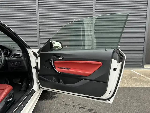 ＢＭＷ ２２０ｉ カブリオレ Mスポーツ 茨城県 2018(平30)年 5.1万km アルピンホワイトⅢ ファストトラックパッケージ /・アダプティブMサス /・18インチMライトアロイホイール /・Mスポーツブレーキ /赤革 /シートヒーター /M付パワーシート  /アダプティブLED /インテリジェントSFT /LDW /Bカメラ /PDC /クルコン /ETC2.0 /禁煙車