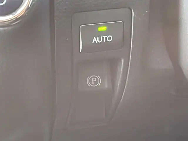 レクサス ＬＳ 600h Fスポーツ 青森県 2013(平25)年 7.4万km ホワイトノーヴァガラスフレーク /4WD/サンルーフ/マークレビンソン・/　プレミアムサウンドシステム/TRDエアロ/TRDマフラー/純正HDDナビ/　(フルセグTV/Bt/DVD)/バックカメラ/プリクラッシュセーフティー/BSM/コーナーセンサー/LEDオートライト/オートマチックハイビーム/オートワイパー/クルーズコントロール/革巻き電動チルトステア/ステアヒーター/パドルシフト/前席シートヒーター・エアシート・/　メモリー付きパワーシート /全ドア/ソフトクローザー/パワーバックドア/オーディオ/ステアスイッチ/純正20インチ鍛造アルミホイール/純正フロアマット/社外レーダー探知機/DSRC/ETC/W/サイド/カーテン/ニーエアバッグ/リア5面スモークフィルム/ABS/スマートキー/カードキー/保証書/取説