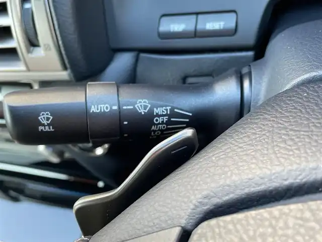 レクサス ＬＳ 600h Fスポーツ 青森県 2013(平25)年 7.4万km ホワイトノーヴァガラスフレーク /4WD/サンルーフ/マークレビンソン・/　プレミアムサウンドシステム/TRDエアロ/TRDマフラー/純正HDDナビ/　(フルセグTV/Bt/DVD)/バックカメラ/プリクラッシュセーフティー/BSM/コーナーセンサー/LEDオートライト/オートマチックハイビーム/オートワイパー/クルーズコントロール/革巻き電動チルトステア/ステアヒーター/パドルシフト/前席シートヒーター・エアシート・/　メモリー付きパワーシート /全ドア/ソフトクローザー/パワーバックドア/オーディオ/ステアスイッチ/純正20インチ鍛造アルミホイール/純正フロアマット/社外レーダー探知機/DSRC/ETC/W/サイド/カーテン/ニーエアバッグ/リア5面スモークフィルム/ABS/スマートキー/カードキー/保証書/取説