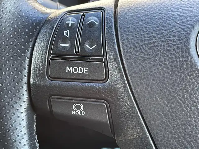 レクサス ＬＳ 600h Fスポーツ 青森県 2013(平25)年 7.4万km ホワイトノーヴァガラスフレーク /4WD/サンルーフ/マークレビンソン・/　プレミアムサウンドシステム/TRDエアロ/TRDマフラー/純正HDDナビ/　(フルセグTV/Bt/DVD)/バックカメラ/プリクラッシュセーフティー/BSM/コーナーセンサー/LEDオートライト/オートマチックハイビーム/オートワイパー/クルーズコントロール/革巻き電動チルトステア/ステアヒーター/パドルシフト/前席シートヒーター・エアシート・/　メモリー付きパワーシート /全ドア/ソフトクローザー/パワーバックドア/オーディオ/ステアスイッチ/純正20インチ鍛造アルミホイール/純正フロアマット/社外レーダー探知機/DSRC/ETC/W/サイド/カーテン/ニーエアバッグ/リア5面スモークフィルム/ABS/スマートキー/カードキー/保証書/取説