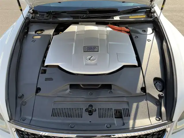 レクサス ＬＳ 600h Fスポーツ 青森県 2013(平25)年 7.4万km ホワイトノーヴァガラスフレーク /4WD/サンルーフ/マークレビンソン・/　プレミアムサウンドシステム/TRDエアロ/TRDマフラー/純正HDDナビ/　(フルセグTV/Bt/DVD)/バックカメラ/プリクラッシュセーフティー/BSM/コーナーセンサー/LEDオートライト/オートマチックハイビーム/オートワイパー/クルーズコントロール/革巻き電動チルトステア/ステアヒーター/パドルシフト/前席シートヒーター・エアシート・/　メモリー付きパワーシート /全ドア/ソフトクローザー/パワーバックドア/オーディオ/ステアスイッチ/純正20インチ鍛造アルミホイール/純正フロアマット/社外レーダー探知機/DSRC/ETC/W/サイド/カーテン/ニーエアバッグ/リア5面スモークフィルム/ABS/スマートキー/カードキー/保証書/取説