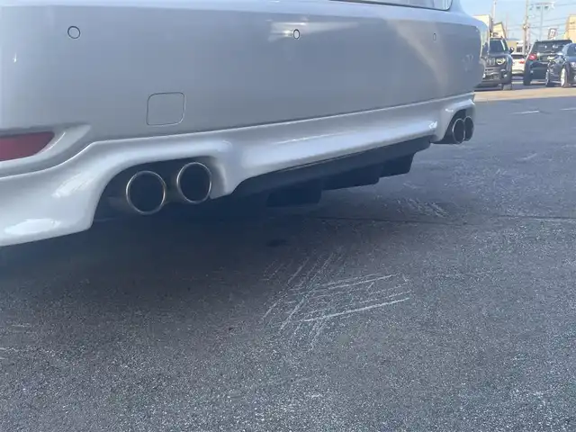 レクサス ＬＳ 600h Fスポーツ 青森県 2013(平25)年 7.4万km ホワイトノーヴァガラスフレーク /4WD/サンルーフ/マークレビンソン・/　プレミアムサウンドシステム/TRDエアロ/TRDマフラー/純正HDDナビ/　(フルセグTV/Bt/DVD)/バックカメラ/プリクラッシュセーフティー/BSM/コーナーセンサー/LEDオートライト/オートマチックハイビーム/オートワイパー/クルーズコントロール/革巻き電動チルトステア/ステアヒーター/パドルシフト/前席シートヒーター・エアシート・/　メモリー付きパワーシート /全ドア/ソフトクローザー/パワーバックドア/オーディオ/ステアスイッチ/純正20インチ鍛造アルミホイール/純正フロアマット/社外レーダー探知機/DSRC/ETC/W/サイド/カーテン/ニーエアバッグ/リア5面スモークフィルム/ABS/スマートキー/カードキー/保証書/取説