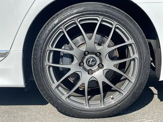 レクサス ＬＳ 600h Fスポーツ 青森県 2013(平25)年 7.4万km ホワイトノーヴァガラスフレーク /4WD/サンルーフ/マークレビンソン・/　プレミアムサウンドシステム/TRDエアロ/TRDマフラー/純正HDDナビ/　(フルセグTV/Bt/DVD)/バックカメラ/プリクラッシュセーフティー/BSM/コーナーセンサー/LEDオートライト/オートマチックハイビーム/オートワイパー/クルーズコントロール/革巻き電動チルトステア/ステアヒーター/パドルシフト/前席シートヒーター・エアシート・/　メモリー付きパワーシート /全ドア/ソフトクローザー/パワーバックドア/オーディオ/ステアスイッチ/純正20インチ鍛造アルミホイール/純正フロアマット/社外レーダー探知機/DSRC/ETC/W/サイド/カーテン/ニーエアバッグ/リア5面スモークフィルム/ABS/スマートキー/カードキー/保証書/取説
