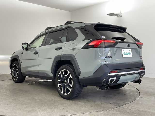 トヨタ ＲＡＶ４ アドベンチャー 兵庫県 2020(令2)年 6.6万km アーバンカーキ ・アルパイン9インチナビ（X9NX）/・CD/DVD再生/・USB接続/・フルセグテレビ/・Bluetoothオーディオ/・バックカメラ/・ビルドインETC/・トヨタセーフティセンス/・プリクラッシュセーフティ/・レーダークルーズコントロール/・レーンディパーチャーアラート/・横滑り防止機能/・盗難防止装置/・ダウンヒルアシストコントロール/・前後コーナーセンサー/・前方ドライブレコーダー/・オートライト/・オートマチックハイビーム/・LEDヘッドライト/・フォグランプ/・４WD/・デジタルインナーミラー/・MTモード付AT/・スマートキー/・純正フロアマット/・純正アルミホイール/・ルーフレール/・パワーシート（運転席）/・W＋サイドエアバック/・オートブレーキホールド/・カーテンエアバック