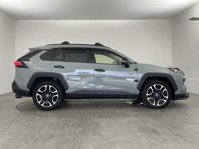 トヨタ ＲＡＶ４ アドベンチャー 兵庫県 2020(令2)年 6.6万km アーバンカーキ ・アルパイン9インチナビ（X9NX）/・CD/DVD再生/・USB接続/・フルセグテレビ/・Bluetoothオーディオ/・バックカメラ/・ビルドインETC/・トヨタセーフティセンス/・プリクラッシュセーフティ/・レーダークルーズコントロール/・レーンディパーチャーアラート/・横滑り防止機能/・盗難防止装置/・ダウンヒルアシストコントロール/・前後コーナーセンサー/・前方ドライブレコーダー/・オートライト/・オートマチックハイビーム/・LEDヘッドライト/・フォグランプ/・４WD/・デジタルインナーミラー/・MTモード付AT/・スマートキー/・純正フロアマット/・純正アルミホイール/・ルーフレール/・パワーシート（運転席）/・W＋サイドエアバック/・オートブレーキホールド/・カーテンエアバック