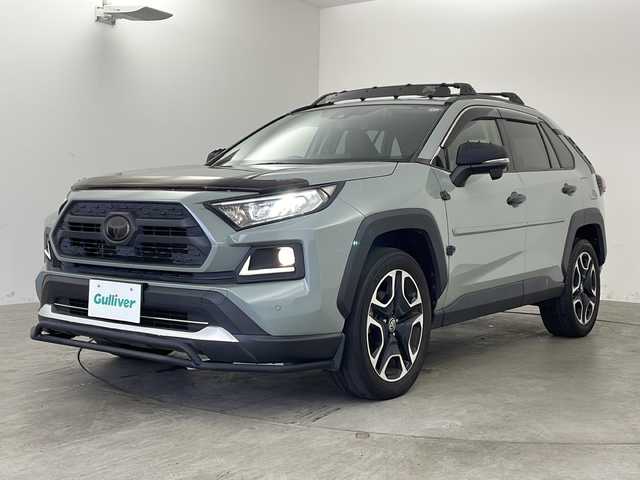 トヨタ ＲＡＶ４ アドベンチャー 兵庫県 2020(令2)年 6.6万km アーバンカーキ ・アルパイン9インチナビ（X9NX）/・CD/DVD再生/・USB接続/・フルセグテレビ/・Bluetoothオーディオ/・バックカメラ/・ビルドインETC/・トヨタセーフティセンス/・プリクラッシュセーフティ/・レーダークルーズコントロール/・レーンディパーチャーアラート/・横滑り防止機能/・盗難防止装置/・ダウンヒルアシストコントロール/・前後コーナーセンサー/・前方ドライブレコーダー/・オートライト/・オートマチックハイビーム/・LEDヘッドライト/・フォグランプ/・４WD/・デジタルインナーミラー/・MTモード付AT/・スマートキー/・純正フロアマット/・純正アルミホイール/・ルーフレール/・パワーシート（運転席）/・W＋サイドエアバック/・オートブレーキホールド/・カーテンエアバック