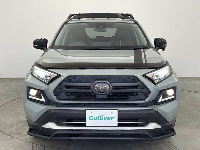 トヨタ ＲＡＶ４ アドベンチャー 兵庫県 2020(令2)年 6.6万km アーバンカーキ ・アルパイン9インチナビ（X9NX）/・CD/DVD再生/・USB接続/・フルセグテレビ/・Bluetoothオーディオ/・バックカメラ/・ビルドインETC/・トヨタセーフティセンス/・プリクラッシュセーフティ/・レーダークルーズコントロール/・レーンディパーチャーアラート/・横滑り防止機能/・盗難防止装置/・ダウンヒルアシストコントロール/・前後コーナーセンサー/・前方ドライブレコーダー/・オートライト/・オートマチックハイビーム/・LEDヘッドライト/・フォグランプ/・４WD/・デジタルインナーミラー/・MTモード付AT/・スマートキー/・純正フロアマット/・純正アルミホイール/・ルーフレール/・パワーシート（運転席）/・W＋サイドエアバック/・オートブレーキホールド/・カーテンエアバック
