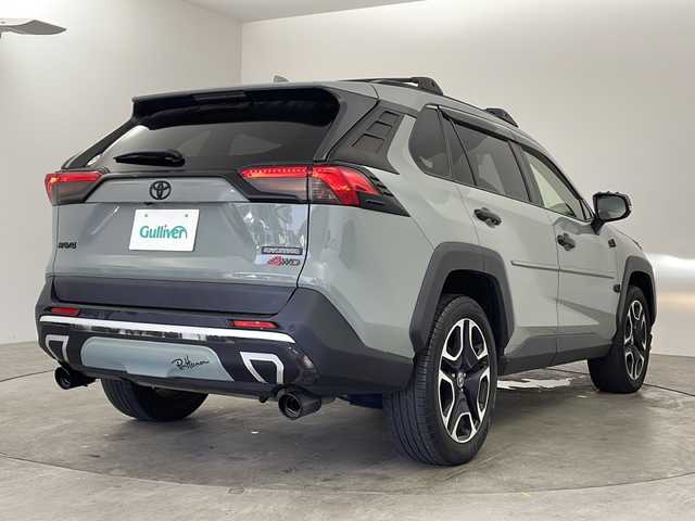 トヨタ ＲＡＶ４ アドベンチャー 兵庫県 2020(令2)年 6.6万km アーバンカーキ ・アルパイン9インチナビ（X9NX）/・CD/DVD再生/・USB接続/・フルセグテレビ/・Bluetoothオーディオ/・バックカメラ/・ビルドインETC/・トヨタセーフティセンス/・プリクラッシュセーフティ/・レーダークルーズコントロール/・レーンディパーチャーアラート/・横滑り防止機能/・盗難防止装置/・ダウンヒルアシストコントロール/・前後コーナーセンサー/・前方ドライブレコーダー/・オートライト/・オートマチックハイビーム/・LEDヘッドライト/・フォグランプ/・４WD/・デジタルインナーミラー/・MTモード付AT/・スマートキー/・純正フロアマット/・純正アルミホイール/・ルーフレール/・パワーシート（運転席）/・W＋サイドエアバック/・オートブレーキホールド/・カーテンエアバック
