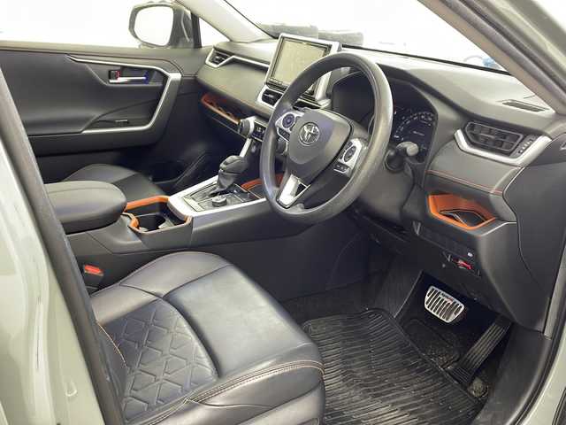 トヨタ ＲＡＶ４ アドベンチャー 兵庫県 2020(令2)年 6.6万km アーバンカーキ ・アルパイン9インチナビ（X9NX）/・CD/DVD再生/・USB接続/・フルセグテレビ/・Bluetoothオーディオ/・バックカメラ/・ビルドインETC/・トヨタセーフティセンス/・プリクラッシュセーフティ/・レーダークルーズコントロール/・レーンディパーチャーアラート/・横滑り防止機能/・盗難防止装置/・ダウンヒルアシストコントロール/・前後コーナーセンサー/・前方ドライブレコーダー/・オートライト/・オートマチックハイビーム/・LEDヘッドライト/・フォグランプ/・４WD/・デジタルインナーミラー/・MTモード付AT/・スマートキー/・純正フロアマット/・純正アルミホイール/・ルーフレール/・パワーシート（運転席）/・W＋サイドエアバック/・オートブレーキホールド/・カーテンエアバック