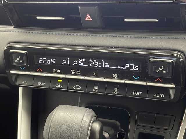 トヨタ ヴォクシー S－Z 千葉県 2023(令5)年 1.8万km 黒 純正ディスプレイオーディオ/バックカメラ/両側パワースライドドア/レーダークルーズコントロール/プリクラッシュセーフティ/レーンキープアシスト/オートハイビーム/シートヒーター/ETC2.0/純正ドアバイザー/社外フロアマット/社外前方ドライブレコーダー