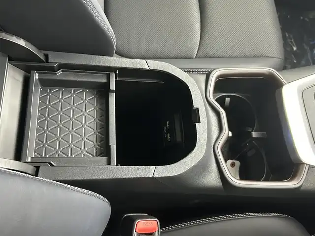 トヨタ ＲＡＶ４ ハイブリッドG 埼玉県 2022(令4)年 4万km ホワイトパールクリスタルシャイン パノラマムーンルーフ　レザーシート　シートベンチレーション　パワーシート　シートポジションメモリー　純正ディスプレイオーディオ　全周囲モニター　Ｍｉｒａｃａｓｔ　Ｂｌｕｅｔｏｏｔｈ　レーダークルーズ液晶