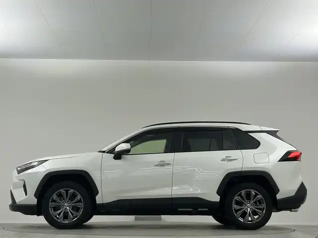 トヨタ ＲＡＶ４ ハイブリッドG 埼玉県 2022(令4)年 4万km ホワイトパールクリスタルシャイン パノラマムーンルーフ　レザーシート　シートベンチレーション　パワーシート　シートポジションメモリー　純正ディスプレイオーディオ　全周囲モニター　Ｍｉｒａｃａｓｔ　Ｂｌｕｅｔｏｏｔｈ　レーダークルーズ液晶