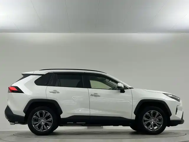 トヨタ ＲＡＶ４ ハイブリッドG 埼玉県 2022(令4)年 4万km ホワイトパールクリスタルシャイン パノラマムーンルーフ　レザーシート　シートベンチレーション　パワーシート　シートポジションメモリー　純正ディスプレイオーディオ　全周囲モニター　Ｍｉｒａｃａｓｔ　Ｂｌｕｅｔｏｏｔｈ　レーダークルーズ液晶