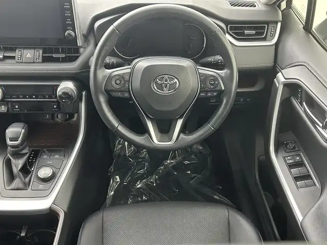 トヨタ ＲＡＶ４ ハイブリッドG 埼玉県 2022(令4)年 4万km ホワイトパールクリスタルシャイン パノラマムーンルーフ　レザーシート　シートベンチレーション　パワーシート　シートポジションメモリー　純正ディスプレイオーディオ　全周囲モニター　Ｍｉｒａｃａｓｔ　Ｂｌｕｅｔｏｏｔｈ　レーダークルーズ液晶