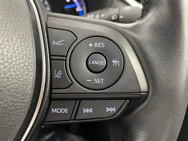 トヨタ ＲＡＶ４ ハイブリッドG 大阪府 2022(令4)年 4万km ホワイトパールクリスタルシャイン トヨタセーフティーセンス/　・プリクラッシュセーフティ/　・レーントレーシングアシスト/　・レーンディパーチャーアラート/　・レーダークルーズコントロール/　・ロードサインアシスト/　・発進遅れ告知機能/純正ディスプレイオーディオ/　（Bluetooth/AM/FM）/アラウンドビューモニター/LEDヘッドライト/フォグランプ/レザーシート/シートヒーター/シートベンチレーション/純正18インチアルミホイール/ブラインドスポットモニター/コーナーセンサー/スマートキー/ETC