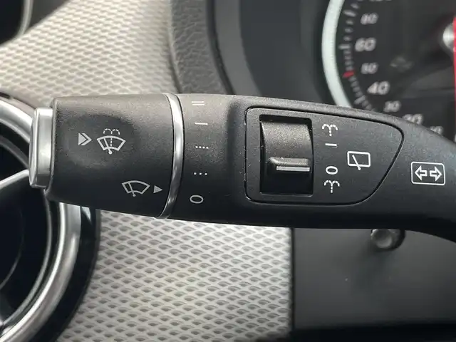 メルセデス・ベンツ Ｂ１８０ 三重県 2018(平30)年 2.5万km カルサイトホワイト レーダーセーフティーＰＫＧ/ＡＣＣ/ブラインドスポット/純正ナビ/ＴＶ/Ｂカメラ/ハーフレザー/シートヒーター/ＥＴＣ/プッシュスタート/ＬＥＤヘッドライト/純正１７インチＡＷ