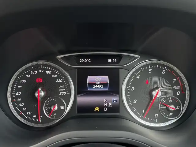 メルセデス・ベンツ Ｂ１８０ 三重県 2018(平30)年 2.5万km カルサイトホワイト レーダーセーフティーＰＫＧ/ＡＣＣ/ブラインドスポット/純正ナビ/ＴＶ/Ｂカメラ/ハーフレザー/シートヒーター/ＥＴＣ/プッシュスタート/ＬＥＤヘッドライト/純正１７インチＡＷ
