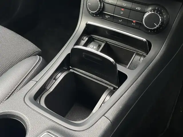 メルセデス・ベンツ Ｂ１８０ 三重県 2018(平30)年 2.5万km カルサイトホワイト レーダーセーフティーＰＫＧ/ＡＣＣ/ブラインドスポット/純正ナビ/ＴＶ/Ｂカメラ/ハーフレザー/シートヒーター/ＥＴＣ/プッシュスタート/ＬＥＤヘッドライト/純正１７インチＡＷ