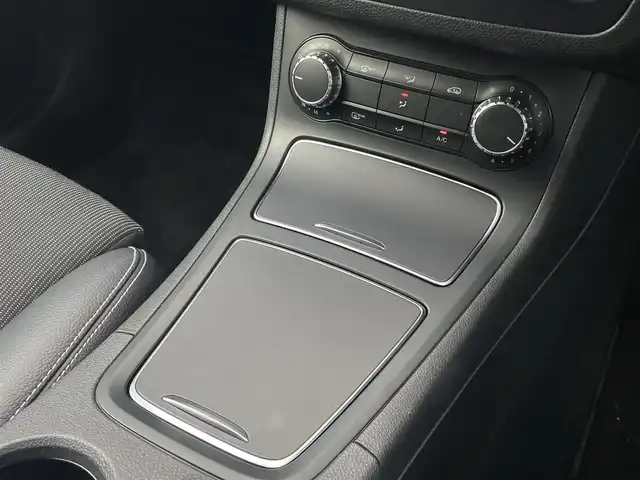 メルセデス・ベンツ Ｂ１８０ 三重県 2018(平30)年 2.5万km カルサイトホワイト レーダーセーフティーＰＫＧ/ＡＣＣ/ブラインドスポット/純正ナビ/ＴＶ/Ｂカメラ/ハーフレザー/シートヒーター/ＥＴＣ/プッシュスタート/ＬＥＤヘッドライト/純正１７インチＡＷ
