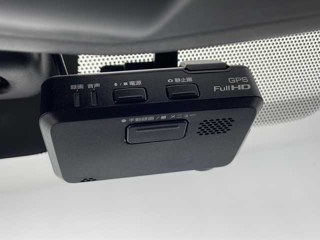 日産 ノート e－パワー メダリスト 千葉県 2017(平29)年 4.4万km スーパーブラック 衝突被害軽減システム/レーンキープアシスト/コーナーセンサー（前後）/レーダークルーズコントロール/デジタルインナーミラー/純正8インチSDナビ（MM517D-W）/　（Bluetooth/CD/DVD/USB/フルセグTV/AUX）/ＨＤＭＩ/車外カメラ/　（バック/全方位）/社外ETC/純正フロアマット/パワーステアリング/オートライト/LEDヘッドライト/純正15インチアルミホイール