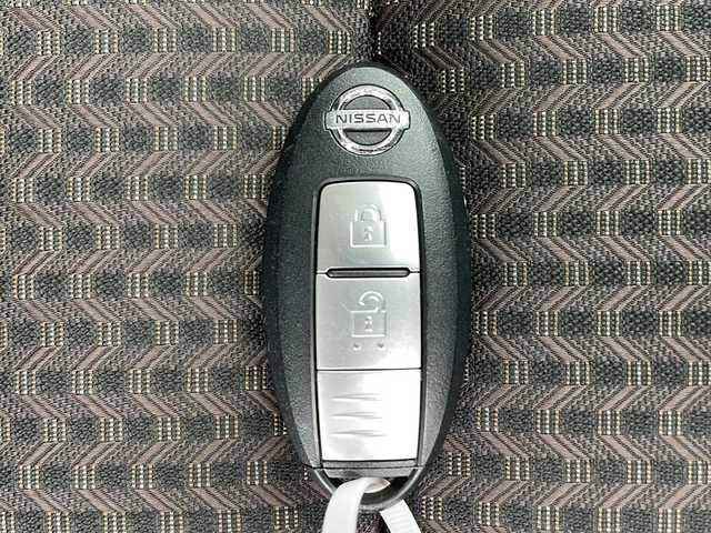 日産 ノート e－パワー メダリスト 千葉県 2017(平29)年 4.4万km スーパーブラック 衝突被害軽減システム/レーンキープアシスト/コーナーセンサー（前後）/レーダークルーズコントロール/デジタルインナーミラー/純正8インチSDナビ（MM517D-W）/　（Bluetooth/CD/DVD/USB/フルセグTV/AUX）/ＨＤＭＩ/車外カメラ/　（バック/全方位）/社外ETC/純正フロアマット/パワーステアリング/オートライト/LEDヘッドライト/純正15インチアルミホイール