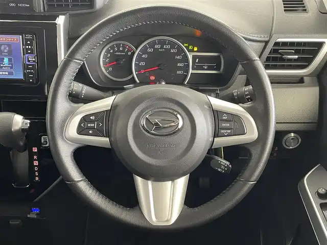 トヨタ ルーミー G 埼玉県 2023(令5)年 2.5万km ブラックマイカメタリック スマートアシスト　純正９インチディスプレイオーディオ　パノラミックビューモニター　ビルトインＥＴＣ　シートヒーター　両側パワースライドドア　オートライト　スマートキー　ＬＥＤヘッドライト　地デジＴＶ