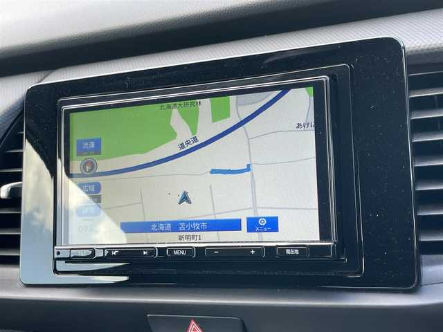 ホンダ フィット e:HEVベーシック 道央・札幌 2023(令5)年 4.9万km ルナシルバーM ４WD/寒冷地仕様/社外SDナビ/AM/FM/BT/ホンダセンシング/衝突被害軽減ブレーキ/横滑り防止装置/レーダークルーズコントロール/レーンキープアシスト/クリアランスソナー/バックカメラ/ETC/ドライブレコーダー/アイドリングストップ/ワイパーデアイサー/ECOMODE/ステアリングリモコン/電動パーキング/ブレーキホールド/プッシュスタート/スマートキー/LEDヘッドライト/オートライト/電動格納ミラー/ヒーテッドドアミラー/ウィンカーミラー/社外フロアマット/スペアキー