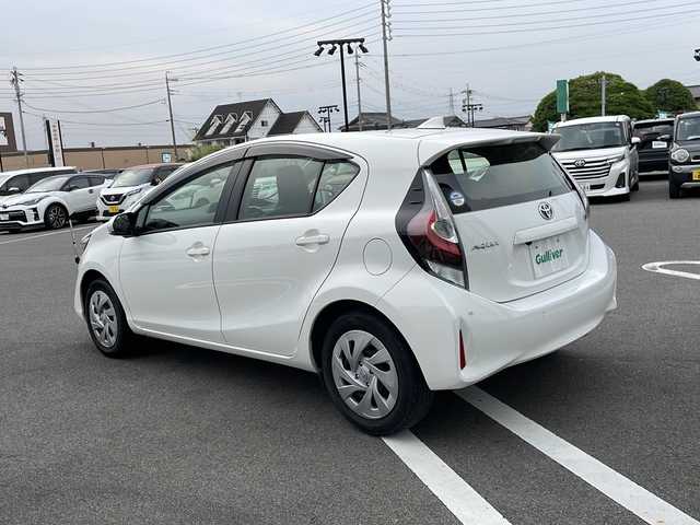 トヨタ アクア 岐阜県 2020(令2)年 5万km スーパーホワイトⅡ 純正ＳＤナビ　/バックカメラ　/衝突被害軽減システム　/リモコンキー　/プッシュスタート/保証書/パワーステアリング/パワーウィンドウ/エアコンAAC/スペアキー1本/Blue tooth接続/ビルトインETC/フルフラットシート/純正フロアマット/ABS/横滑り防止装置/コーナーセンサー前後/レーンキープアシスト/盗難防止装置/オートライト/ハロゲンヘッドライト/エアバッグW
