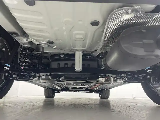トヨタ カローラ クロス ハイブリッド Z 茨城県 2025(令7)年 0.1千km プラチナホワイトパールマイカ 10.5インチ純正ディスプレイオーディオ　ナビ＋TVキッド/Apple CarPlay/Android Auto/Miracast//Bluetooth/フルセグ/radio/Toyota Safety Sense/・プリクラッシュセーフティ/・レーントレーシングアシスト/・レーンディパーチャーアラート/・レーダークルーズコントロール（全車速追従機能付）/・オートマチックハイビーム/・ロードサインアシスト/・ドライバー異常時対応システム/・プロアクティブドライビングアシスト/・発進遅れ告知機能/バックモニター/パノラマルーフ(OP)/前方ドラレコ＋バックガイドモニター（簡易録画機能付）　/BSM(OP)/運転席パワーシート/前席シートヒーター/ベンチレーション/パワーバックドア/ETC2.0/LEDヘッドライト