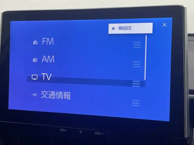トヨタ カローラ クロス ハイブリッド Z 茨城県 2025(令7)年 0.1千km プラチナホワイトパールマイカ 10.5インチ純正ディスプレイオーディオ　ナビ＋TVキッド/Apple CarPlay/Android Auto/Miracast//Bluetooth/フルセグ/radio/Toyota Safety Sense/・プリクラッシュセーフティ/・レーントレーシングアシスト/・レーンディパーチャーアラート/・レーダークルーズコントロール（全車速追従機能付）/・オートマチックハイビーム/・ロードサインアシスト/・ドライバー異常時対応システム/・プロアクティブドライビングアシスト/・発進遅れ告知機能/バックモニター/パノラマルーフ(OP)/前方ドラレコ＋バックガイドモニター（簡易録画機能付）　/BSM(OP)/運転席パワーシート/前席シートヒーター/ベンチレーション/パワーバックドア/ETC2.0/LEDヘッドライト