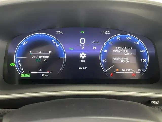 トヨタ カローラ クロス ハイブリッド Z 茨城県 2025(令7)年 0.1千km プラチナホワイトパールマイカ 10.5インチ純正ディスプレイオーディオ　ナビ＋TVキッド/Apple CarPlay/Android Auto/Miracast//Bluetooth/フルセグ/radio/Toyota Safety Sense/・プリクラッシュセーフティ/・レーントレーシングアシスト/・レーンディパーチャーアラート/・レーダークルーズコントロール（全車速追従機能付）/・オートマチックハイビーム/・ロードサインアシスト/・ドライバー異常時対応システム/・プロアクティブドライビングアシスト/・発進遅れ告知機能/バックモニター/パノラマルーフ(OP)/前方ドラレコ＋バックガイドモニター（簡易録画機能付）　/BSM(OP)/運転席パワーシート/前席シートヒーター/ベンチレーション/パワーバックドア/ETC2.0/LEDヘッドライト
