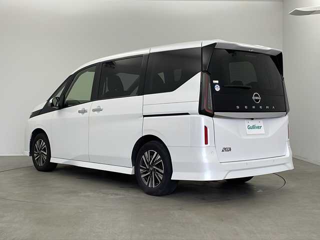 日産 セレナ ハイウェイスター V 新潟県 2023(令5)年 4.5万km プリズムホワイト 純正メーカーOPナビ/フルセグTV/アラウンドビューモニター/プロパイロット/レーダークルーズコントロール/ブラインドスポットモニター/ビルトインETC/両側パワースライドドア/ハンズフリースライドドア/オートライト/LEDヘッドライト/コーナーセンサー/アイドリングストップ/ステアリングスイッチ/プッシュスタート/フロアマット