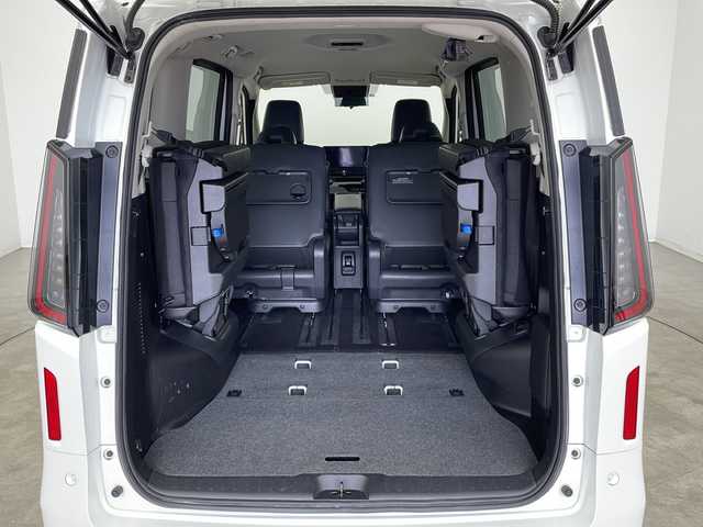 日産 セレナ ハイウェイスター V 新潟県 2023(令5)年 4.5万km プリズムホワイト 純正メーカーOPナビ/フルセグTV/アラウンドビューモニター/プロパイロット/レーダークルーズコントロール/ブラインドスポットモニター/ビルトインETC/両側パワースライドドア/ハンズフリースライドドア/オートライト/LEDヘッドライト/コーナーセンサー/アイドリングストップ/ステアリングスイッチ/プッシュスタート/フロアマット