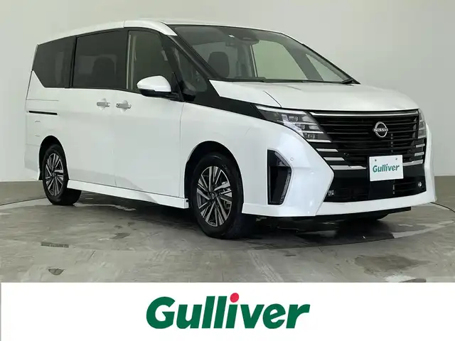 日産 セレナ ハイウェイスター V 大分県 2023(令5)年 4.4万km プリズムホワイト レンタアップ/インテリジェント エマージェンシーブレーキ /インテリジェント FCW（前方衝突予測警報）/衝突回避ステアリングアシスト/インテリジェント LI（車線逸脱防止支援システム）/＋LDW（車線逸脱警報）/インテリジェント BSI（後側方衝突防止支援システム）/＋BSW（後側方車両検知警報）/RCTA（後退時車両検知警報）/インテリジェント DA（ふらつき警報）/踏み間違い衝突防止アシスト/標識検知機能/プロパイロット/インテリジェント アラウンドビューモニター/（移動物 検知機能付）/インテリジェント ルームミラー /Nissan12.3型Connectナビゲーションシステム/・フルセグTV、BT対応、USB、HDMI/・Apple CarPlay・Android Auto/・AM/FMラジオ、NissanConnect サービス対応/ステアリングスイッチ/パドルシフト/両側パワースライドドア/ETC/置くだけ充電/社外フロアマット/オートライト/LEDヘッドライト/LEDフォグ/純正16インチアルミホイール