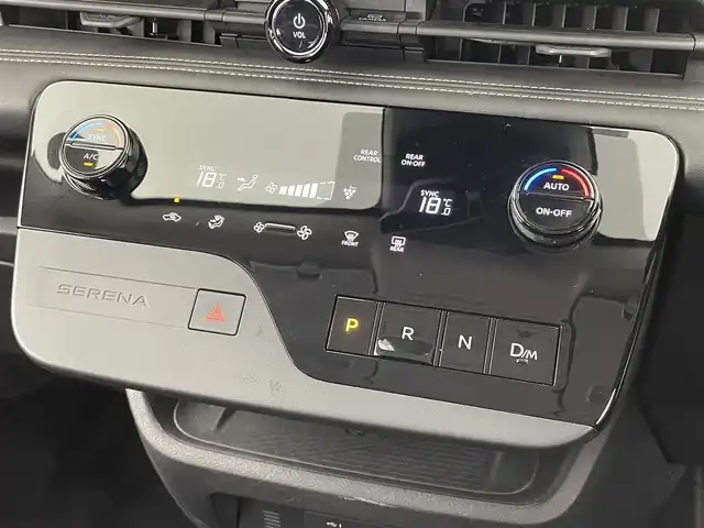 日産 セレナ ハイウェイスター V 大分県 2023(令5)年 4.4万km プリズムホワイト レンタアップ/インテリジェント エマージェンシーブレーキ /インテリジェント FCW（前方衝突予測警報）/衝突回避ステアリングアシスト/インテリジェント LI（車線逸脱防止支援システム）/＋LDW（車線逸脱警報）/インテリジェント BSI（後側方衝突防止支援システム）/＋BSW（後側方車両検知警報）/RCTA（後退時車両検知警報）/インテリジェント DA（ふらつき警報）/踏み間違い衝突防止アシスト/標識検知機能/プロパイロット/インテリジェント アラウンドビューモニター/（移動物 検知機能付）/インテリジェント ルームミラー /Nissan12.3型Connectナビゲーションシステム/・フルセグTV、BT対応、USB、HDMI/・Apple CarPlay・Android Auto/・AM/FMラジオ、NissanConnect サービス対応/ステアリングスイッチ/パドルシフト/両側パワースライドドア/ETC/置くだけ充電/社外フロアマット/オートライト/LEDヘッドライト/LEDフォグ/純正16インチアルミホイール