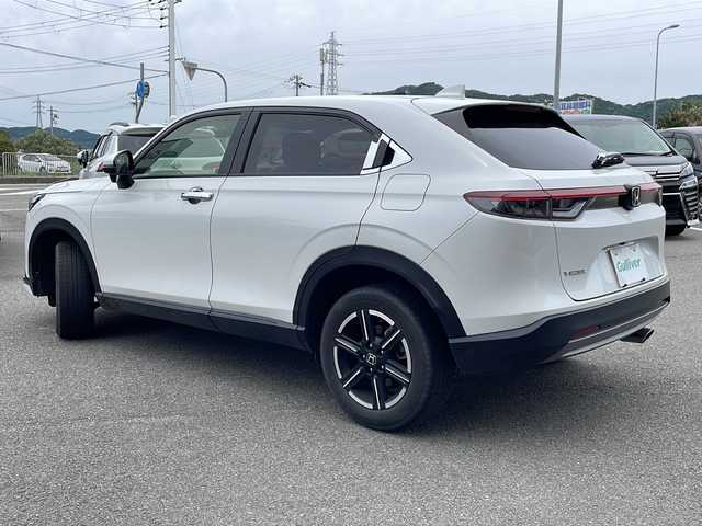ホンダ ヴェゼル G 兵庫県 2023(令5)年 4.1万km プラチナホワイトパール 純正９インチナビ/・BT/・CD/DVD/・フルセグ/衝突軽減/バックカメラ/前後コーナーセンサー/クリアランスソナー/クルーズコントロール/路外逸脱抑制/踏み間違い衝突防止/ダウンヒルアシスト/電動パーキングブレーキ/オートホールド/電格ミラー/前後ドラレコ/純正フロアマット