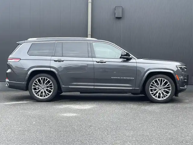 クライスラー・ジープ ジープ グランドチェロキーＬ サミット リザーブ 香川県 2023(令5)年 1.5万km ガンＭ 純正ナビ/360度モニター/前後コーナーセンサー/茶革シートヒーター/前席、2列目シートヒーター、エアシート/前席パワーシート/ダイナミックサンルーフ//前後純正ドライブレコーダー/電動サードシート/21インチAW