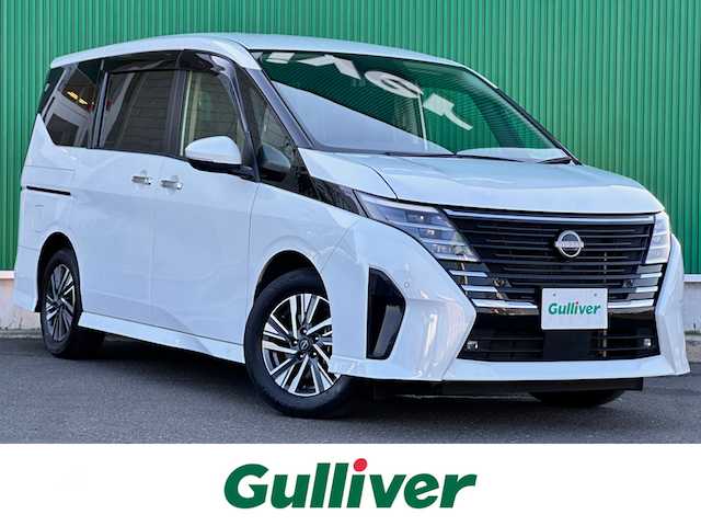 日産 セレナ ハイウェイスター V 宮城県 2023(令5)年 4.3万km プリズムホワイト コネクトナビゲーションシステム/・12.3インチディスプレイ/・メモリーナビ/・フルセグTV/・Bluetooth/・AppleCarPlay/AndroidAuto/・USB/HDMI/・ETC2.0/・ワイヤレス充電器/・ナビリング機能付プロパイロット/・プロパイロット緊急停止支援システム/・SOSコール/・ドライブレコーダー（前後）/・アダプティブLEDヘッドランプ/・インテリジェントアラウンドビューモニター/・インテリジェントルームミラー/＝＝＝/プロパイロット/インテリジェントエマージェンシーブレーキ/前方衝突予測警報/衝突回避支援ステアリングアシスト/車線逸脱防止支援システム/車線逸脱警報/後側方衝突防止支援システム/後側方車両検知警報/後退時車両検知警報/ふらつき警報/踏み間違い衝突防止アシスト/標識検知警報/ハンズフリーパワースライドドア（両側）/電動パーキングブレーキ/ブレーキホールド/電動格納ミラー/純正16インチAW/純正フロアマット/純正ドアバイザー/W/サイド/カーテンエアバッグ