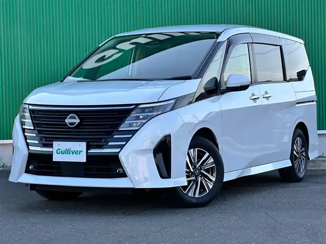 日産 セレナ ハイウェイスター V 宮城県 2023(令5)年 4.3万km プリズムホワイト コネクトナビゲーションシステム/・12.3インチディスプレイ/・メモリーナビ/・フルセグTV/・Bluetooth/・AppleCarPlay/AndroidAuto/・USB/HDMI/・ETC2.0/・ワイヤレス充電器/・ナビリング機能付プロパイロット/・プロパイロット緊急停止支援システム/・SOSコール/・ドライブレコーダー（前後）/・アダプティブLEDヘッドランプ/・インテリジェントアラウンドビューモニター/・インテリジェントルームミラー/＝＝＝/プロパイロット/インテリジェントエマージェンシーブレーキ/前方衝突予測警報/衝突回避支援ステアリングアシスト/車線逸脱防止支援システム/車線逸脱警報/後側方衝突防止支援システム/後側方車両検知警報/後退時車両検知警報/ふらつき警報/踏み間違い衝突防止アシスト/標識検知警報/ハンズフリーパワースライドドア（両側）/電動パーキングブレーキ/ブレーキホールド/電動格納ミラー/純正16インチAW/純正フロアマット/純正ドアバイザー/W/サイド/カーテンエアバッグ