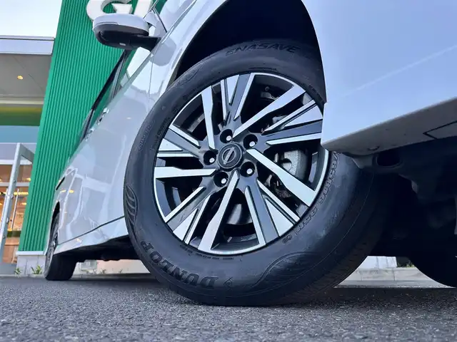 日産 セレナ ハイウェイスター V 宮城県 2023(令5)年 4.3万km プリズムホワイト コネクトナビゲーションシステム/・12.3インチディスプレイ/・メモリーナビ/・フルセグTV/・Bluetooth/・AppleCarPlay/AndroidAuto/・USB/HDMI/・ETC2.0/・ワイヤレス充電器/・ナビリング機能付プロパイロット/・プロパイロット緊急停止支援システム/・SOSコール/・ドライブレコーダー（前後）/・アダプティブLEDヘッドランプ/・インテリジェントアラウンドビューモニター/・インテリジェントルームミラー/＝＝＝/プロパイロット/インテリジェントエマージェンシーブレーキ/前方衝突予測警報/衝突回避支援ステアリングアシスト/車線逸脱防止支援システム/車線逸脱警報/後側方衝突防止支援システム/後側方車両検知警報/後退時車両検知警報/ふらつき警報/踏み間違い衝突防止アシスト/標識検知警報/ハンズフリーパワースライドドア（両側）/電動パーキングブレーキ/ブレーキホールド/電動格納ミラー/純正16インチAW/純正フロアマット/純正ドアバイザー/W/サイド/カーテンエアバッグ