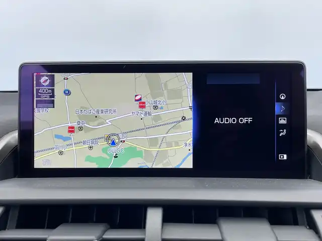 レクサス ＮＸ 300h バージョンL 栃木県 2018(平30)年 3.1万km ソニックチタニウム 純正ナビ/(フルセグTV・Bluetooth・CD・DVD・Blu-ray・USB・SD・AUX)/白本革シート/レクサスセーフティシステム+/ ・衝突軽減システム/ ・レーンキープアシスト/ ・オートハイビーム/ ・オートクルーズコントロール/ ・ブラインドスポットモニター/ ・ヘッドアップディスプレイ/前後コーナーセンサー/バック・サイド・フロントカメラ/前席パワーシート(シートメモリ機能付き)/シートヒーター(全席)/前席シートクーラー/後席6:4分割可倒式シート（電動格納機能付）/ステアリングヒーター/パワーバックドア/パドルシフト/電動パーキングブレーキ/オートブレーキホールド/カードキー/LEDヘッドライト/オートライト/フォグランプ/純正アルミホイール/純正フロアマット/取扱説明書