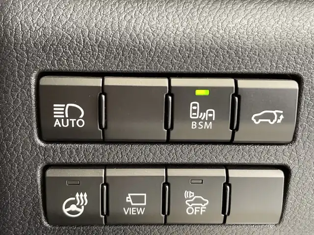レクサス ＮＸ 300h バージョンL 栃木県 2018(平30)年 3.1万km ソニックチタニウム 純正ナビ/(フルセグTV・Bluetooth・CD・DVD・Blu-ray・USB・SD・AUX)/白本革シート/レクサスセーフティシステム+/ ・衝突軽減システム/ ・レーンキープアシスト/ ・オートハイビーム/ ・オートクルーズコントロール/ ・ブラインドスポットモニター/ ・ヘッドアップディスプレイ/前後コーナーセンサー/バック・サイド・フロントカメラ/前席パワーシート(シートメモリ機能付き)/シートヒーター(全席)/前席シートクーラー/後席6:4分割可倒式シート（電動格納機能付）/ステアリングヒーター/パワーバックドア/パドルシフト/電動パーキングブレーキ/オートブレーキホールド/カードキー/LEDヘッドライト/オートライト/フォグランプ/純正アルミホイール/純正フロアマット/取扱説明書