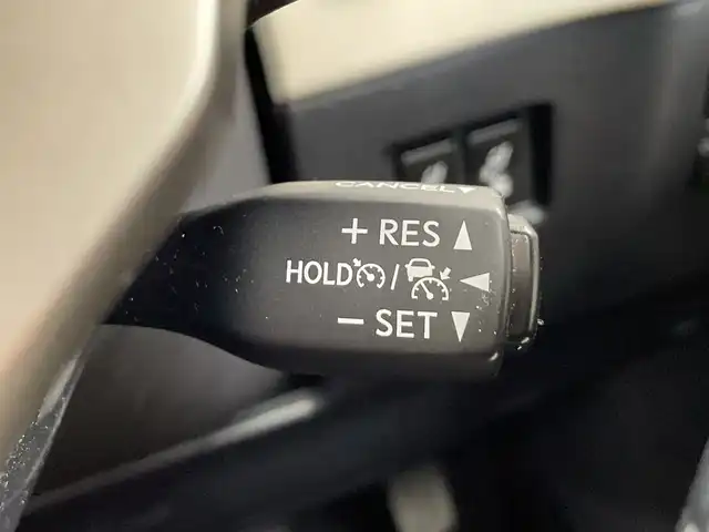 レクサス ＮＸ 300h バージョンL 栃木県 2018(平30)年 3.1万km ソニックチタニウム 純正ナビ/(フルセグTV・Bluetooth・CD・DVD・Blu-ray・USB・SD・AUX)/白本革シート/レクサスセーフティシステム+/ ・衝突軽減システム/ ・レーンキープアシスト/ ・オートハイビーム/ ・オートクルーズコントロール/ ・ブラインドスポットモニター/ ・ヘッドアップディスプレイ/前後コーナーセンサー/バック・サイド・フロントカメラ/前席パワーシート(シートメモリ機能付き)/シートヒーター(全席)/前席シートクーラー/後席6:4分割可倒式シート（電動格納機能付）/ステアリングヒーター/パワーバックドア/パドルシフト/電動パーキングブレーキ/オートブレーキホールド/カードキー/LEDヘッドライト/オートライト/フォグランプ/純正アルミホイール/純正フロアマット/取扱説明書