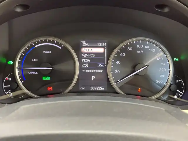 レクサス ＮＸ 300h バージョンL 栃木県 2018(平30)年 3.1万km ソニックチタニウム 純正ナビ/(フルセグTV・Bluetooth・CD・DVD・Blu-ray・USB・SD・AUX)/白本革シート/レクサスセーフティシステム+/ ・衝突軽減システム/ ・レーンキープアシスト/ ・オートハイビーム/ ・オートクルーズコントロール/ ・ブラインドスポットモニター/ ・ヘッドアップディスプレイ/前後コーナーセンサー/バック・サイド・フロントカメラ/前席パワーシート(シートメモリ機能付き)/シートヒーター(全席)/前席シートクーラー/後席6:4分割可倒式シート（電動格納機能付）/ステアリングヒーター/パワーバックドア/パドルシフト/電動パーキングブレーキ/オートブレーキホールド/カードキー/LEDヘッドライト/オートライト/フォグランプ/純正アルミホイール/純正フロアマット/取扱説明書