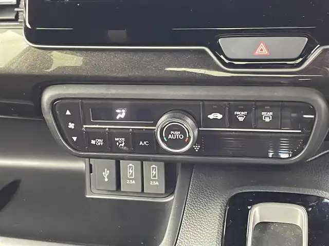 ホンダ Ｎ ＢＯＸ G L ホンダセンシング 熊本県 2019(令1)年 5.7万km 白Ⅱ 禁煙車　/純正ナビVXM-194VFi（ＣＤ・ＤＶＤ・フルセグ・ＢＴ・ＳＤ・ＵＳＢ）/バックカメラ　/ビルトインＥＴＣ　/純正前方ドライブレコーダー　/後ろのみコーナーセンサー　/両側パワースライドドア　/ホンダセンシング/・・車線逸脱警報/・レーンキープアシスト/・レーダークルーズコントロール/・衝突軽減ブレーキ/横滑り防止/純正１４インチAW/オートライト/LEDヘッドライト/スマートキー/プッシュスタート/スペアキー1本/保証書/取扱説明書