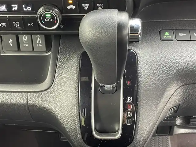 ホンダ Ｎ ＢＯＸ G L ホンダセンシング 熊本県 2019(令1)年 5.7万km 白Ⅱ 禁煙車　/純正ナビVXM-194VFi（ＣＤ・ＤＶＤ・フルセグ・ＢＴ・ＳＤ・ＵＳＢ）/バックカメラ　/ビルトインＥＴＣ　/純正前方ドライブレコーダー　/後ろのみコーナーセンサー　/両側パワースライドドア　/ホンダセンシング/・・車線逸脱警報/・レーンキープアシスト/・レーダークルーズコントロール/・衝突軽減ブレーキ/横滑り防止/純正１４インチAW/オートライト/LEDヘッドライト/スマートキー/プッシュスタート/スペアキー1本/保証書/取扱説明書