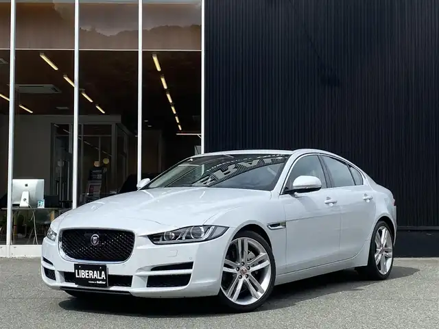 ジャガー ＸＥ XE ピュア 福岡県 2019(令1)年 1.1万km ユーロンホワイト SR/MERIDIANサウンド/アクティブセーフティパック/ブラインドスポット/レーンキープ/純正19インチアルミ/純正ナビ/AppleCarPlay/CD/DVD/TV/Bカメラ/ドラレコ/ETC/シートヒーター/メモリーシート/スマートキー/HIDヘッドライト/パワーテールゲート