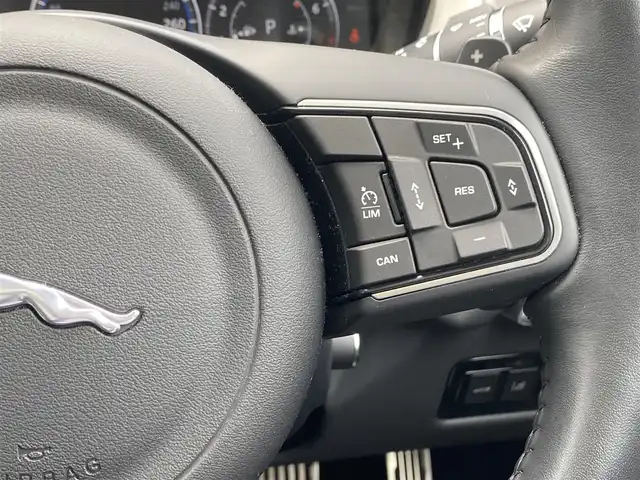 ジャガー ＸＥ XE ピュア 福岡県 2019(令1)年 1.1万km ユーロンホワイト SR/MERIDIANサウンド/アクティブセーフティパック/ブラインドスポット/レーンキープ/純正19インチアルミ/純正ナビ/AppleCarPlay/CD/DVD/TV/Bカメラ/ドラレコ/ETC/シートヒーター/メモリーシート/スマートキー/HIDヘッドライト/パワーテールゲート