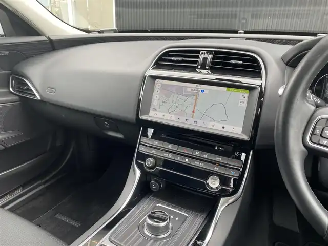 ジャガー ＸＥ XE ピュア 福岡県 2019(令1)年 1.1万km ユーロンホワイト SR/MERIDIANサウンド/アクティブセーフティパック/ブラインドスポット/レーンキープ/純正19インチアルミ/純正ナビ/AppleCarPlay/CD/DVD/TV/Bカメラ/ドラレコ/ETC/シートヒーター/メモリーシート/スマートキー/HIDヘッドライト/パワーテールゲート