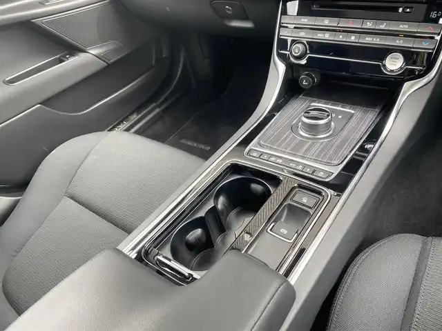 ジャガー ＸＥ XE ピュア 福岡県 2019(令1)年 1.1万km ユーロンホワイト SR/MERIDIANサウンド/アクティブセーフティパック/ブラインドスポット/レーンキープ/純正19インチアルミ/純正ナビ/AppleCarPlay/CD/DVD/TV/Bカメラ/ドラレコ/ETC/シートヒーター/メモリーシート/スマートキー/HIDヘッドライト/パワーテールゲート
